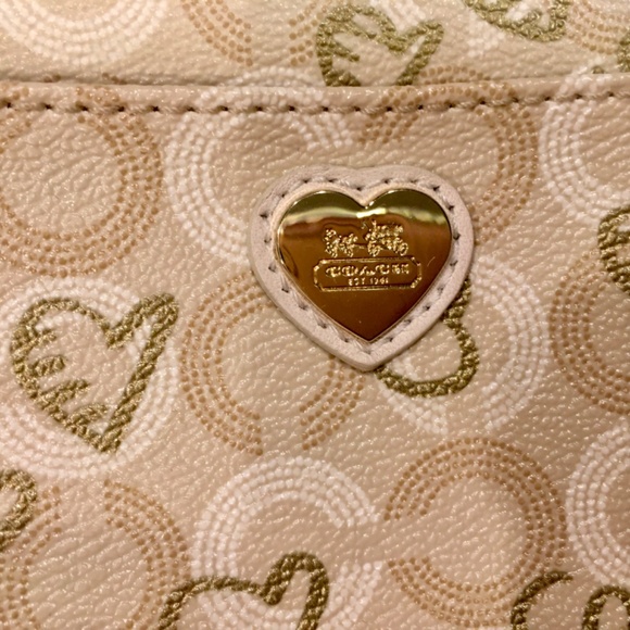 Coach Wristlet in Cream, White and Gold with Hearts - Picture 2 of 8